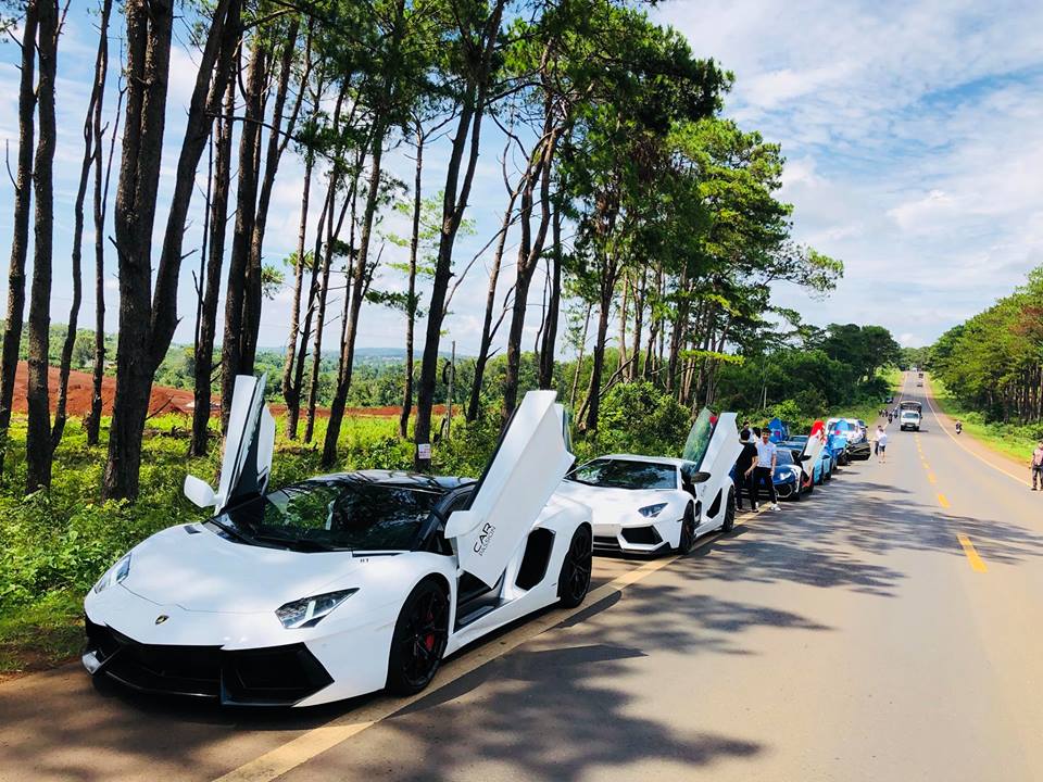 Lamborghini Aventador mui trần gia nhập vào đoàn siêu xe Car & Passion đi Tây Nguyên Lamborghini Aventador mui trần gia nhập vào đoàn siêu xe Car & Passion đi Tây Nguyên