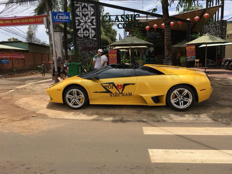 Lamborghini Murcielago LP640 mui trần độc nhất Việt Nam bất ngờ tái xuất trên đường phố Tây Nguyên để chuẩn bị đón đoàn Car & Passion đến Gia Lai Lamborghini Murcielago LP640 mui trần độc nhất Việt Nam bất ngờ tái xuất trên đường phố Tây Nguyên để chuẩn bị đón đoàn Car & Passion đến Gia Lai
