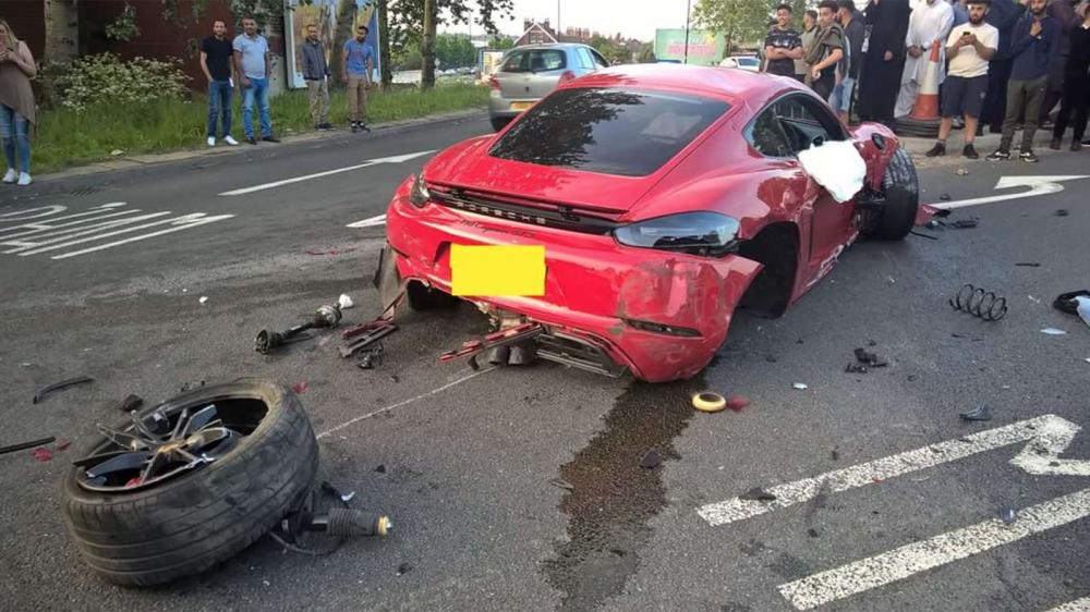 Chiếc Porsche 718 Cayman GTS bị rụng bánh sau bên phải