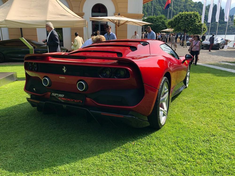 Ferrari SP38 Deborah được sơn màu đỏ Deborah Red