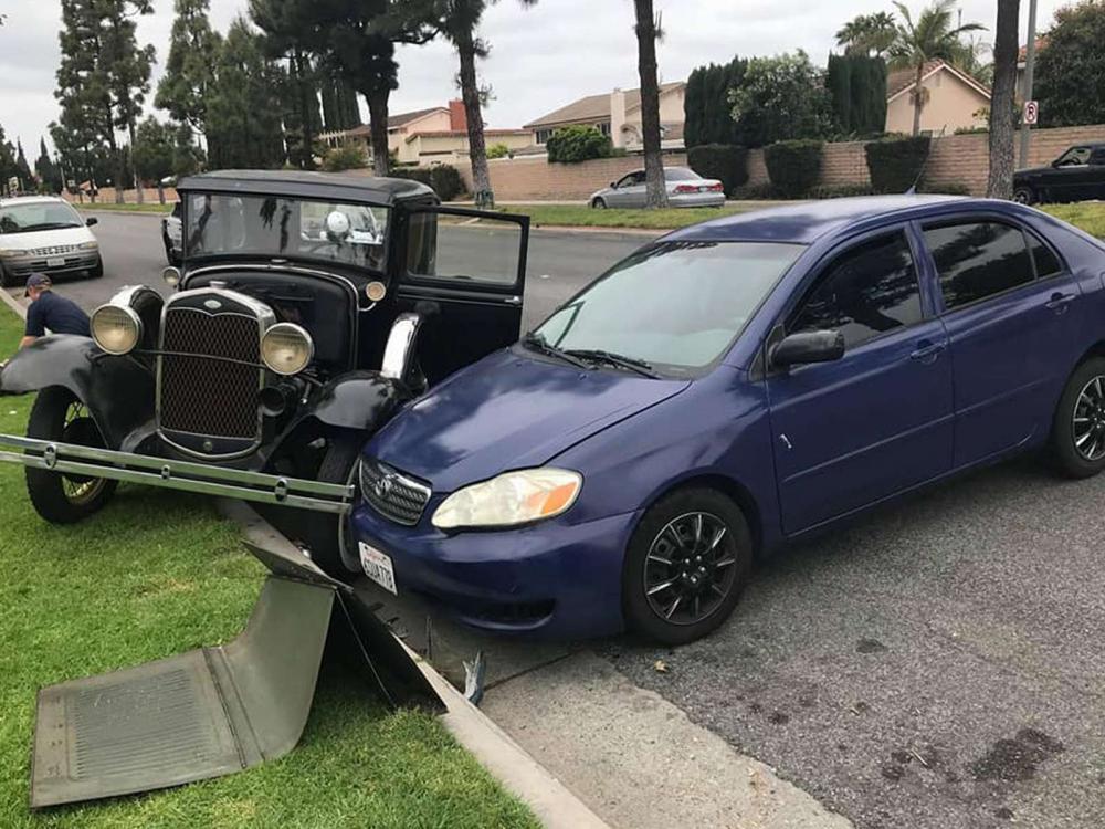 Chiếc Ford Model A bị Toyota Corolla đâm trúng Chiếc Ford Model A bị Toyota Corolla đâm trúng