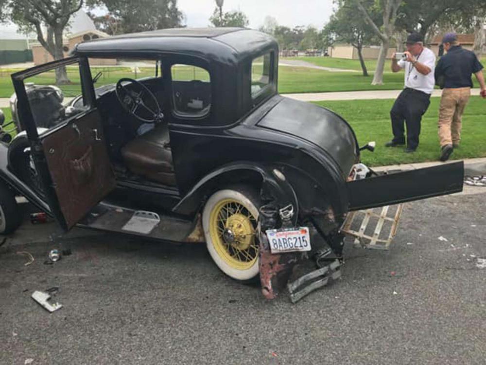 Chiếc Ford Model A bị hỏng nặng sau tai nạn Chiếc Ford Model A bị hỏng nặng sau tai nạn
