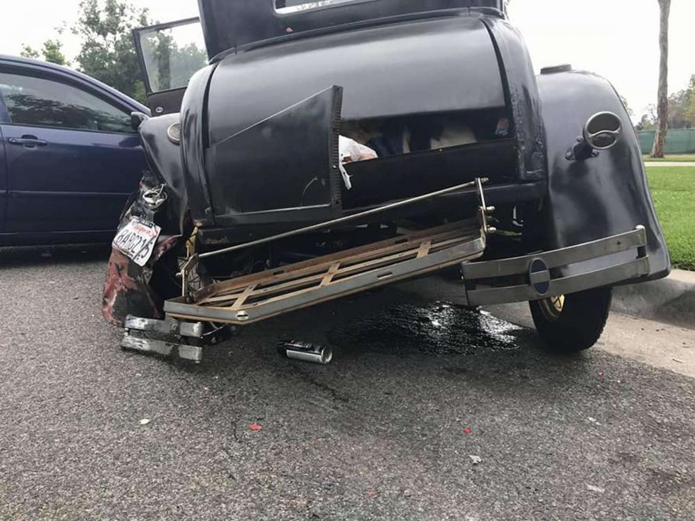 Chiếc Ford Model A mới được phục chế xong thì gặp tai nạn Chiếc Ford Model A mới được phục chế xong thì gặp tai nạn