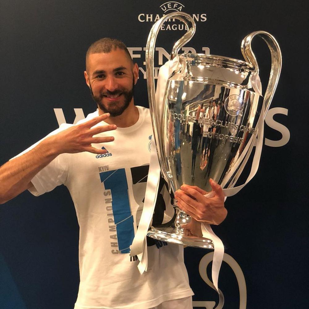 Vài ngày trước khi đoạt chức vô địch Champions League, Karim Benzema đã bất ngờ đăng ảnh siêu xe triệu USD Bugatti Chiron lên mạng xã hội.