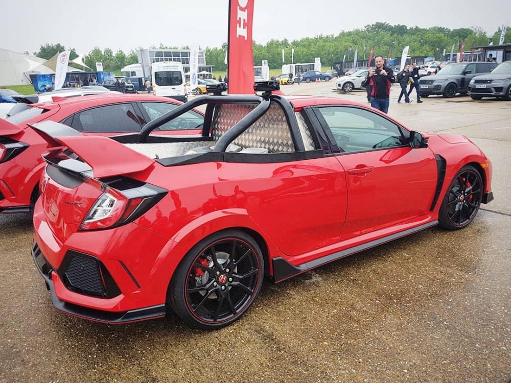 Chiếc xe bán tải Honda Civic Type R được trưng bày trong một sự kiện tại Anh