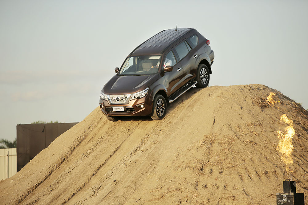 Nissan Terra 2018 có góc tiếp cận 32,3 độ và góc thoát 26,6 độ Nissan Terra 2018 có góc tiếp cận 32,3 độ và góc thoát 26,6 độ