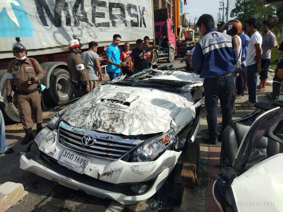 Chiếc Toyota Fortuner dẹp lép sau vụ tai nạn