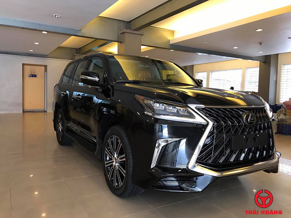 Bộ 3 Lexus LX570 Super Sport 2018 mới được đưa về nước đều mang ngoại thất đen bóng Bộ 3 Lexus LX570 Super Sport 2018 mới được đưa về nước đều mang ngoại thất đen bóng