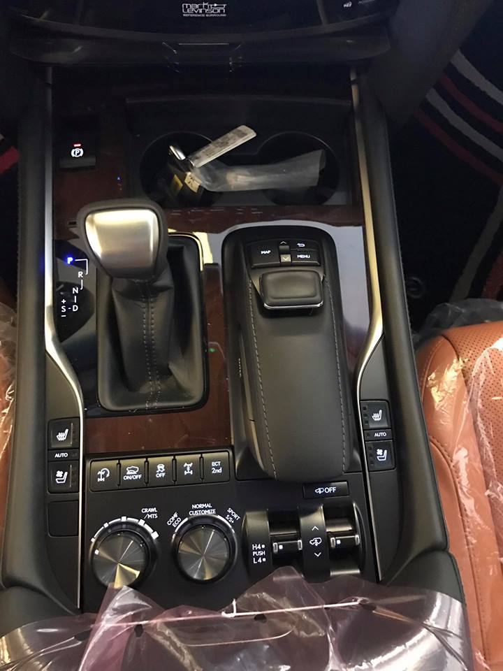 Trái tim này sản sinh công suất tối đa 367 mã lực tại vòng tua máy 5.600 vòng/phút và mô-men xoắn cực đại 530 Nm tại vòng tua máy 3.200 vòng/phút. Động cơ kết hợp với hộp số tự động 8 cấp tiêu chuẩn. Trái tim này sản sinh công suất tối đa 367 mã lực tại vòng tua máy 5.600 vòng/phút và mô-men xoắn cực đại 530 Nm tại vòng tua máy 3.200 vòng/phút. Động cơ kết hợp với hộp số tự động 8 cấp tiêu chuẩn.