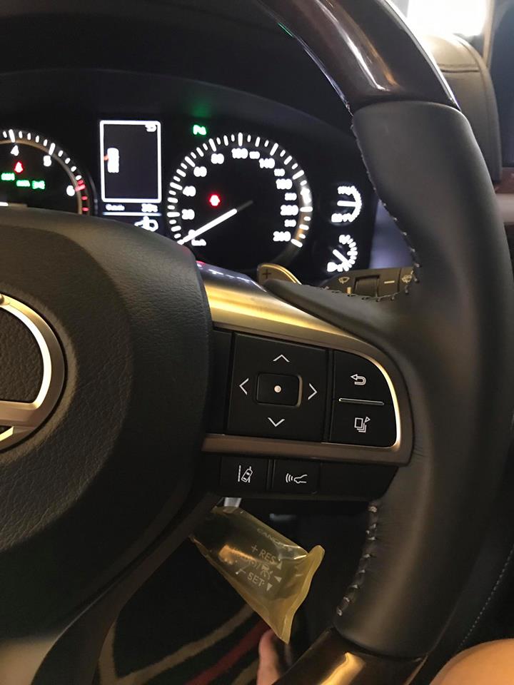 Lexus LX570 Super Sport 2018 vẫn sử dụng loại động cơ V8, dung tích 5,7 lít tương tự như bản tiêu chuẩn Lexus LX570 Super Sport 2018 vẫn sử dụng loại động cơ V8, dung tích 5,7 lít tương tự như bản tiêu chuẩn