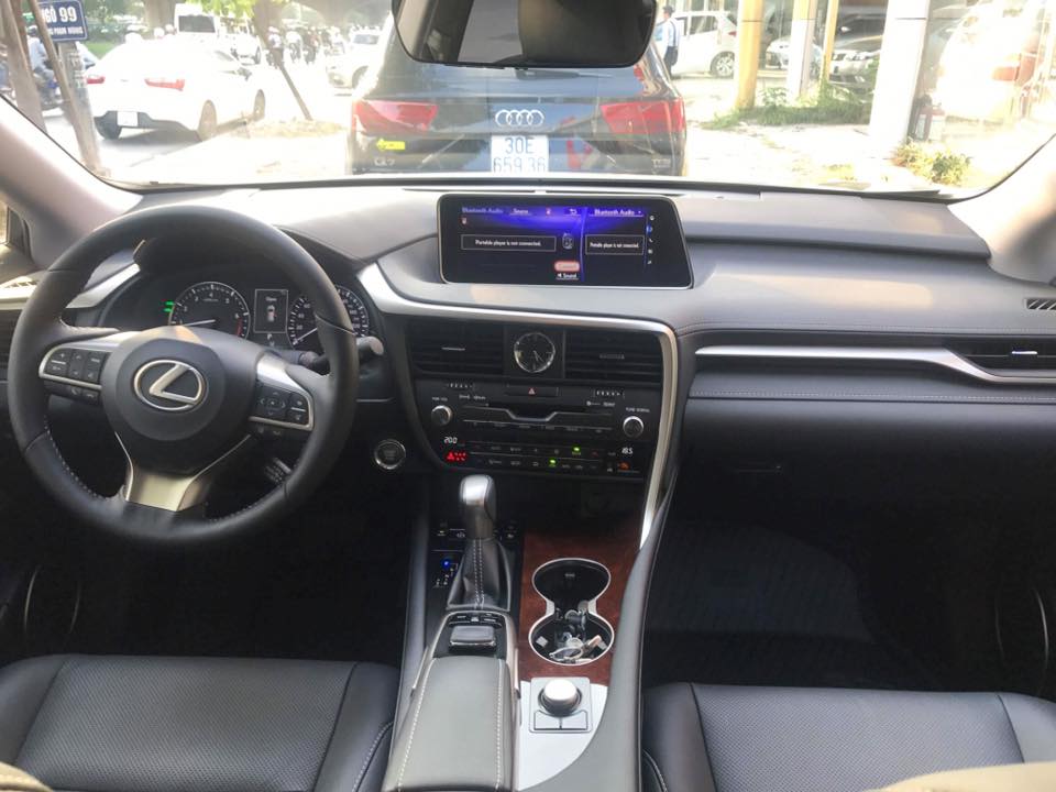 cho đến bên trong khoang lái cho đến bên trong khoang lái,