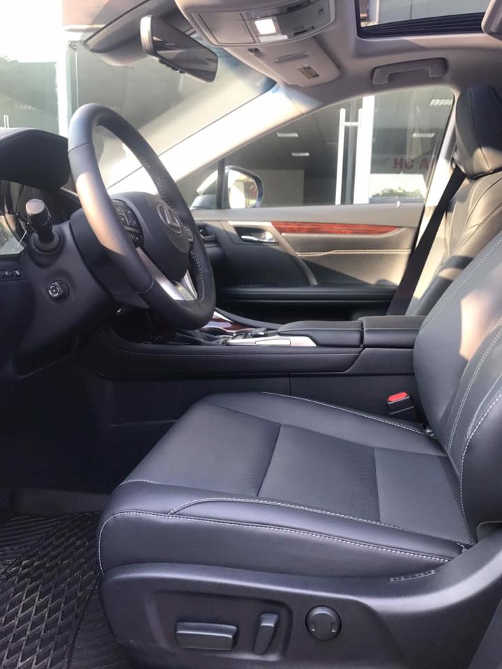 Xe được trang bị hộp số tự động 8 cấp và hệ dẫn động cầu trước hoặc 4 bánh toàn thời gian. Xe được trang bị hộp số tự động 8 cấp và hệ dẫn động cầu trước hoặc 4 bánh toàn thời gian.