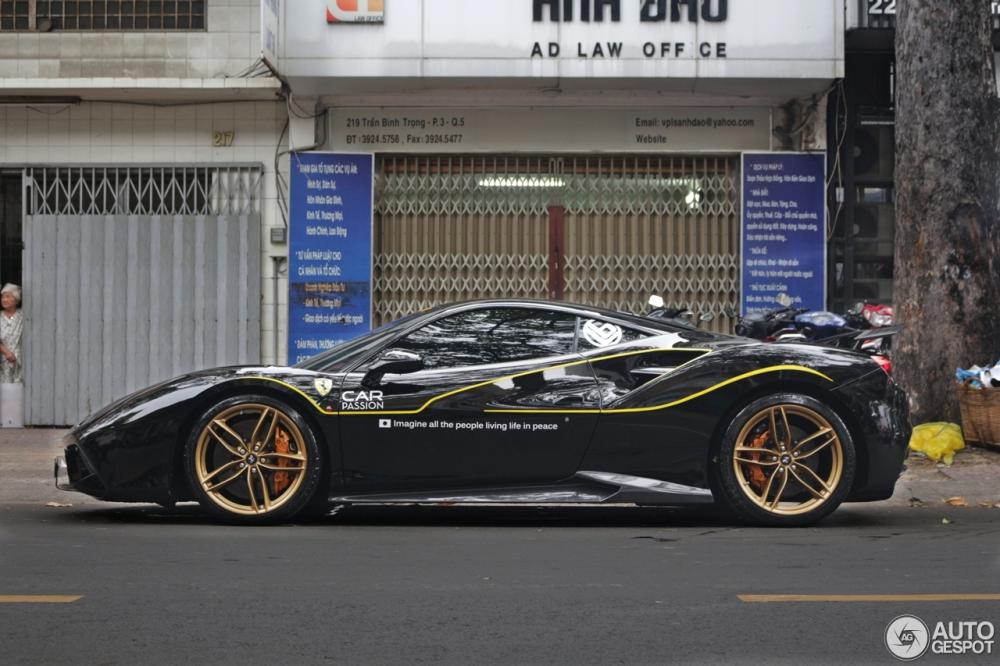 Có vẻ như, những người kiểm duyệt của trang tin siêu xe này rất ấn tượng với body kit độ của siêu xe Ferrari 488 GTB tại Việt Nam nên quyết định chia sẻ lại cho bạn bè mê xe thế giới chiêm ngưỡng. Có vẻ như, những người kiểm duyệt của trang tin siêu xe này rất ấn tượng với body kit độ của siêu xe Ferrari 488 GTB tại Việt Nam nên quyết định chia sẻ lại cho bạn bè mê xe thế giới chiêm ngưỡng.