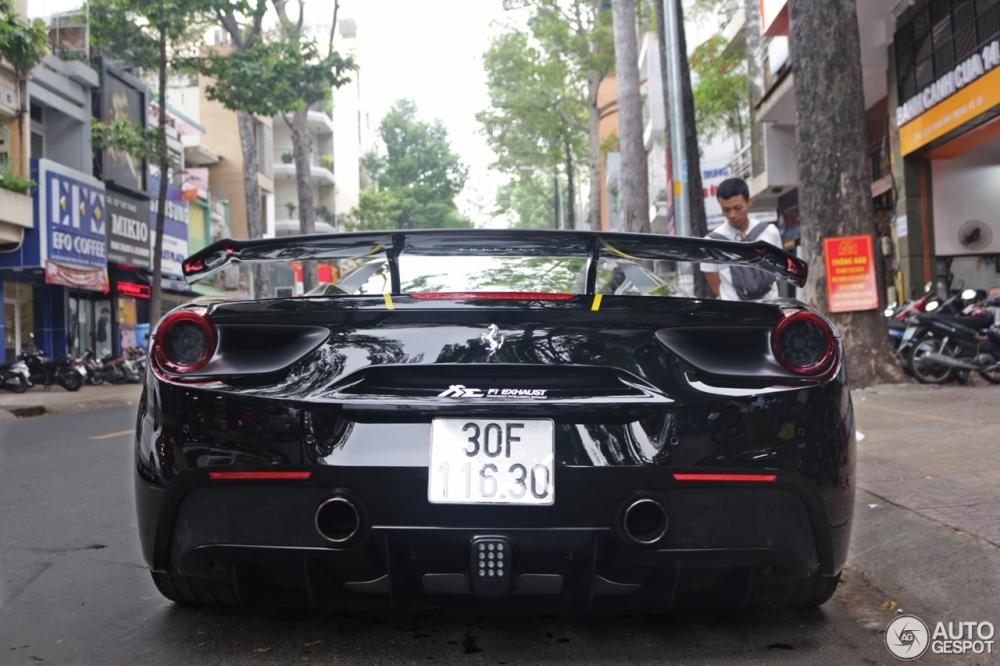 Ngoài các chi tiết độ body kit dữ dằn, siêu xe Ferrari 488 GTB còn được chủ nhân cho độ lại ống xả của hãng FI mang đến âm thanh phấn khích hơn so với ống xả nguyên bản. Ngoài các chi tiết độ body kit dữ dằn, siêu xe Ferrari 488 GTB còn được chủ nhân cho độ lại ống xả của hãng FI mang đến âm thanh phấn khích hơn so với ống xả nguyên bản.