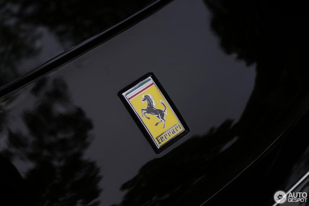 Hiện siêu xe Ferrari 488 GTB màu đen độ body kit Novitec Rosso đang thuộc sở hữu của một người mê xe tại Hà Nội. Hiện siêu xe Ferrari 488 GTB màu đen độ body kit Novitec Rosso đang thuộc sở hữu của một người mê xe tại Hà Nội.