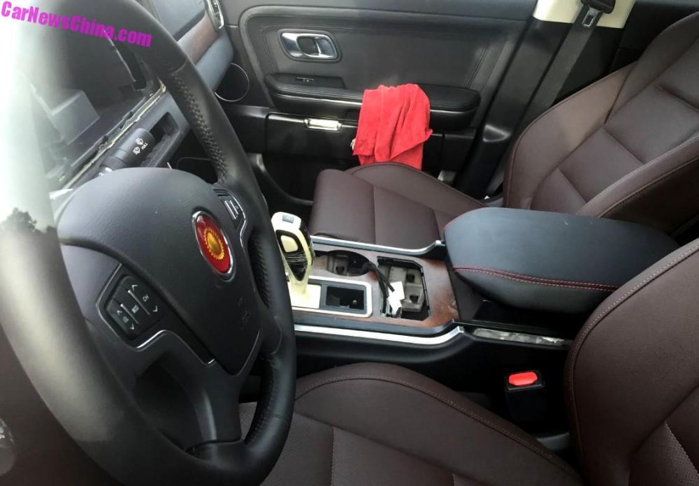 Nội thất bọc da của Hồng Kỳ HS7