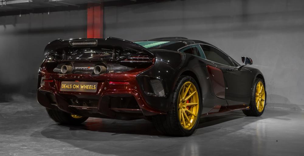 Đây là bộ áo độc nhất vô nhị trên chiếc siêu xe hàng hiếm McLaren 675LT đang rao bán ở Dubai. Có thể thấy, không chỉ sở hữu siêu xe bản giới hạn, các đại gia Trung Đông còn biến xe của mình phải trở nên thật khác biệt để tránh đụng hàng so với 499 chiếc còn lại.