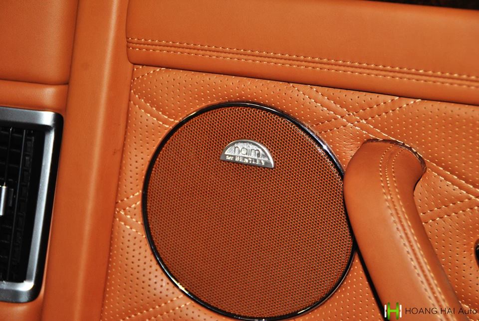 Các tuỳ chọn bên trong khoang lái chiếc Bentley Flying Spur biển kiểm soát tứ quý 6 đang được rao bán bao gồm rạp hát của Nami với 14 loa, công suất 1.100 W Các tuỳ chọn bên trong khoang lái chiếc Bentley Flying Spur biển kiểm soát tứ quý 6 đang được rao bán bao gồm rạp hát của Nami với 14 loa, công suất 1.100 W