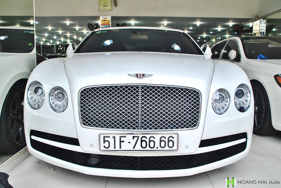 Sau gần 2 năm được chủ nhân cho đăng ký biển kiểm soát cực khủng, Bentley Flying Spur phiên bản V8 đã được bán lại cho một công ty nhập khẩu tư nhân quận 5, Tp.HCM. Không lâu sau đó, chiếc xe siêu sang này được đăng bán và thu hút sự quan tâm không nhỏ của giới chơi xe trong nước Sau gần 2 năm được chủ nhân cho đăng ký biển kiểm soát cực khủng, Bentley Flying Spur phiên bản V8 đã được bán lại cho một công ty nhập khẩu tư nhân quận 5, Tp.HCM. Không lâu sau đó, chiếc xe siêu sang này được đăng bán và thu hút sự quan tâm không nhỏ của giới chơi xe trong nước