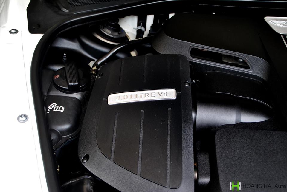 Khác biệt rõ ràng và ảnh hưởng trực tiếp đến mức giá bán của Bentley Flying Spur W12 và V8 chính là việc trang bị động cơ Khác biệt rõ ràng và ảnh hưởng trực tiếp đến mức giá bán của Bentley Flying Spur W12 và V8 chính là việc trang bị động cơ