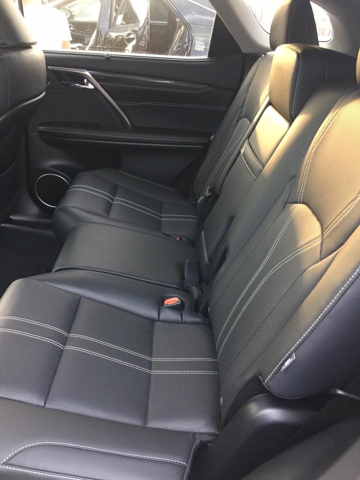 Các trang bị an toàn như hệ thống Lexus Safety System+ với các tính năng như đèn pha thông minh, cảnh báo chuyển làn đường, cảnh báo va chạm sớm, phát hiện người đi bộ và hỗ trợ đánh lái cũng có trên phiên bản trục cơ sở dài Lexus RX350L 2018. Các trang bị an toàn như hệ thống Lexus Safety System+ với các tính năng như đèn pha thông minh, cảnh báo chuyển làn đường, cảnh báo va chạm sớm, phát hiện người đi bộ và hỗ trợ đánh lái cũng có trên phiên bản trục cơ sở dài Lexus RX350L 2018.