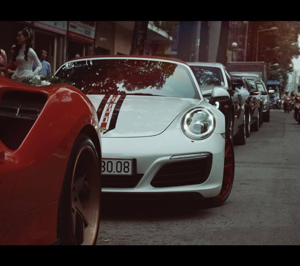 Porsche 911 Targa 4S cũng tham dự vào đám cưới khủng này