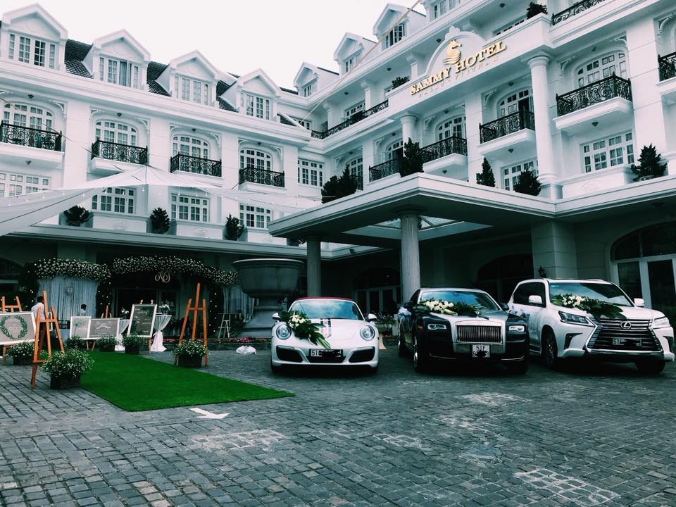 Từ trái qua Porsche 911 Targa 4S, Rolls-Royce Ghost Series II và chiếc SUV hạng sang Lexus LX570