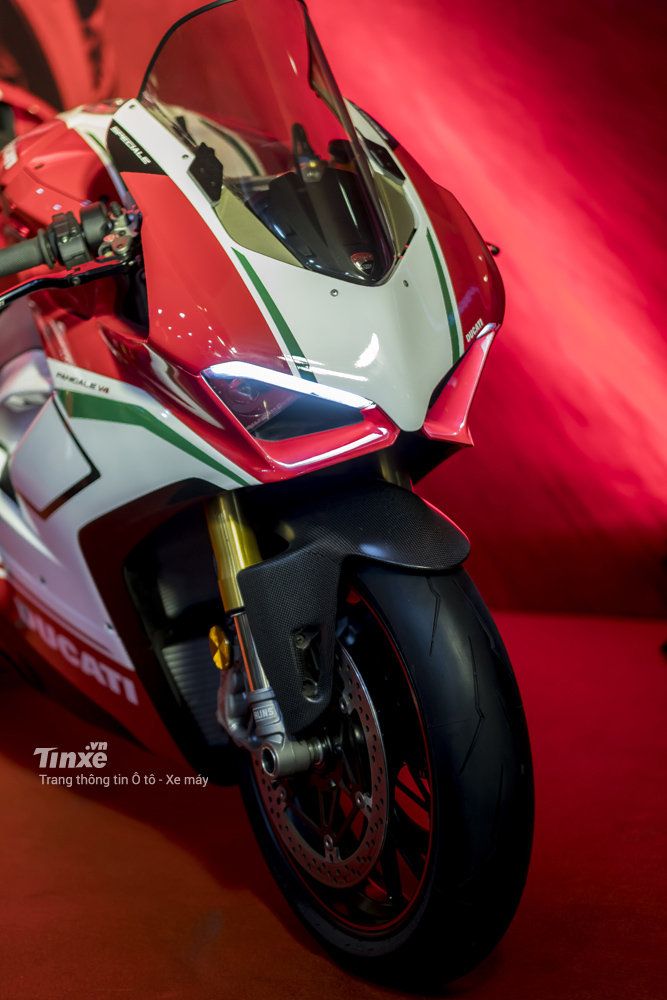 Ducati Panigale V4 Speciale còn có sự khác biệt khi được trang bị bộ tem xe Speciale