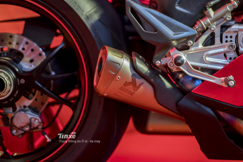 ống xả Akrapovic full-system