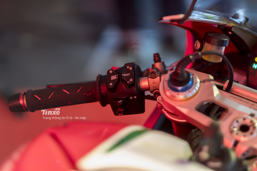 Chảng ba của Ducati Panigale V4 Speciale được làm từ nhôm nguyên khối và số thứ tự của 1.500 chiếc xe sẽ được khắc tại đây