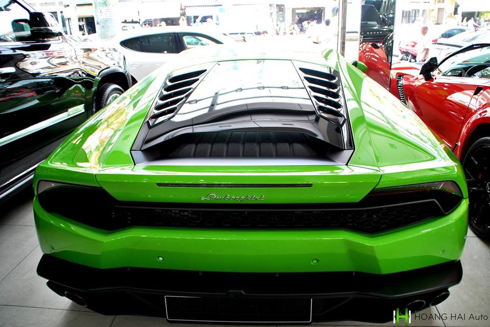 Đây là 1 trong 3 chiếc Lamborghini Huracan LP610-4 mang ngoại thất xanh cốm được đưa về nước Đây là 1 trong 3 chiếc Lamborghini Huracan LP610-4 mang ngoại thất xanh cốm được đưa về nước