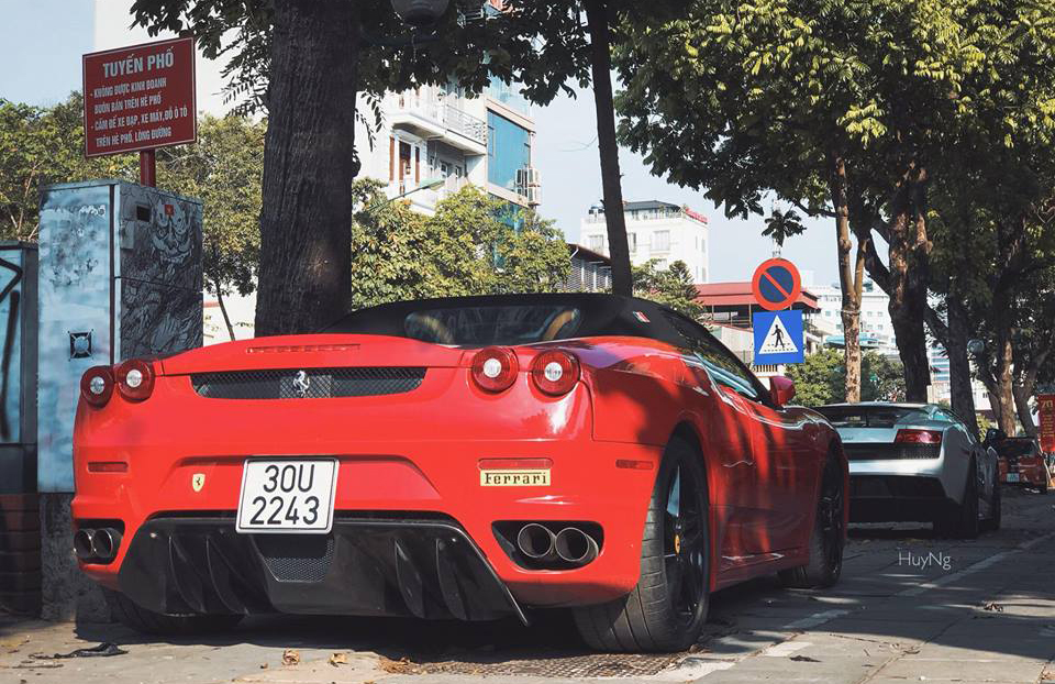 Ferrari F430 Spider cũng nằm trong bộ sưu tập siêu xe đắt giá của người yêu xe Hà thành