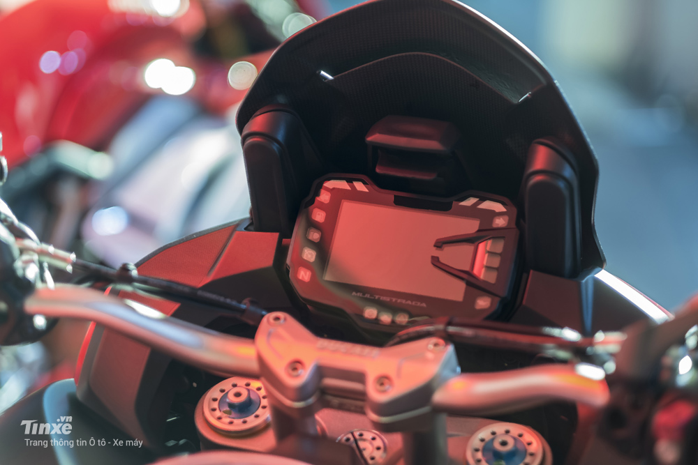 Màn hình hiển thị trên Ducati Multistrada 1260 Pikes Peak là dạng màn hình màu điện tử với kích thước 5 Màn hình hiển thị trên Ducati Multistrada 1260 Pikes Peak là dạng màn hình màu điện tử với kích thước 5
