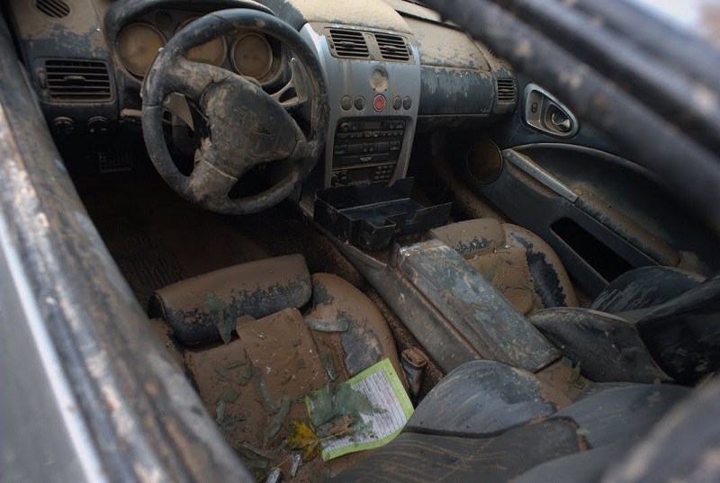 Nội thất xe thủy kích bám bẩn