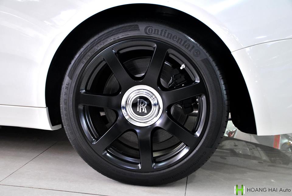 Trước đó, bộ vó của xe siêu sang này có màu đen nhám