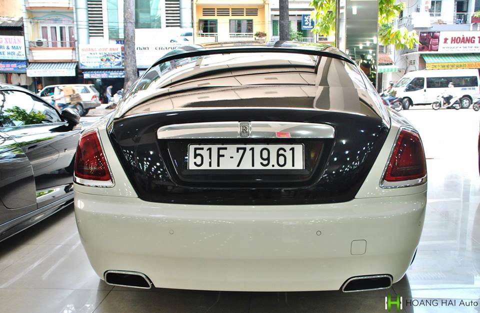 Động cơ V12, dung tích 6.6 lít của Rolls-Royce Wraith sẽ kết hợp cùng hộp số tự động ZF 8 cấp