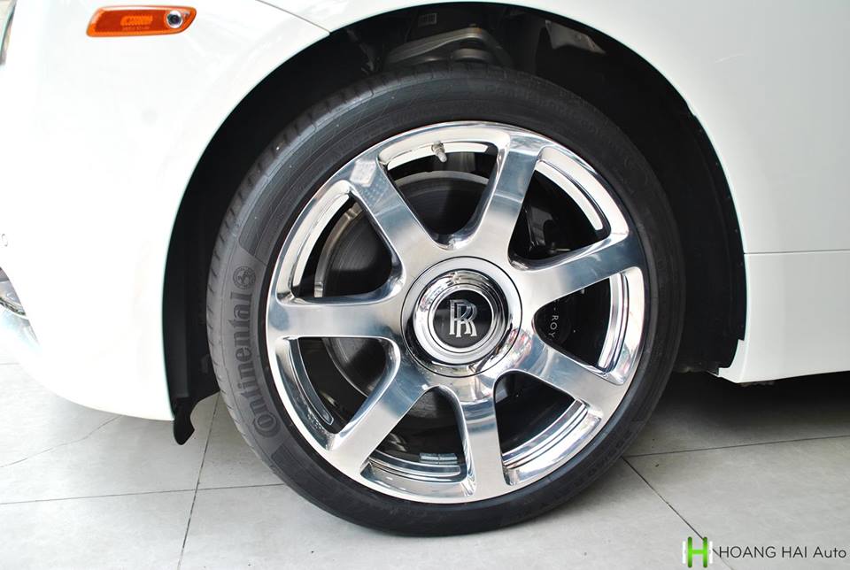 Mâm 21 inch của chiếc Rolls-Royce Wraith đã được trả về zin.