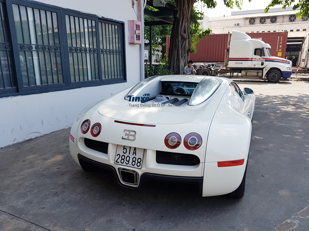 Bugatti Veyron nằm trong danh sách xe tham dự hành trình này. Bugatti Veyron nằm trong danh sách xe tham dự hành trình này