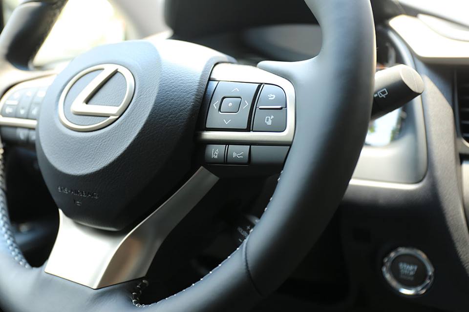 Lexus RX350L trang bị động cơ V6,dung tích 3.5 lít, sản sinh công suất tối đa 390 mã lực tại vòng tua máy 6.300 vòng/phút và mô-men xoắn cực đại 363 Nm tại vòng tua máy 4.700 vòng/phút