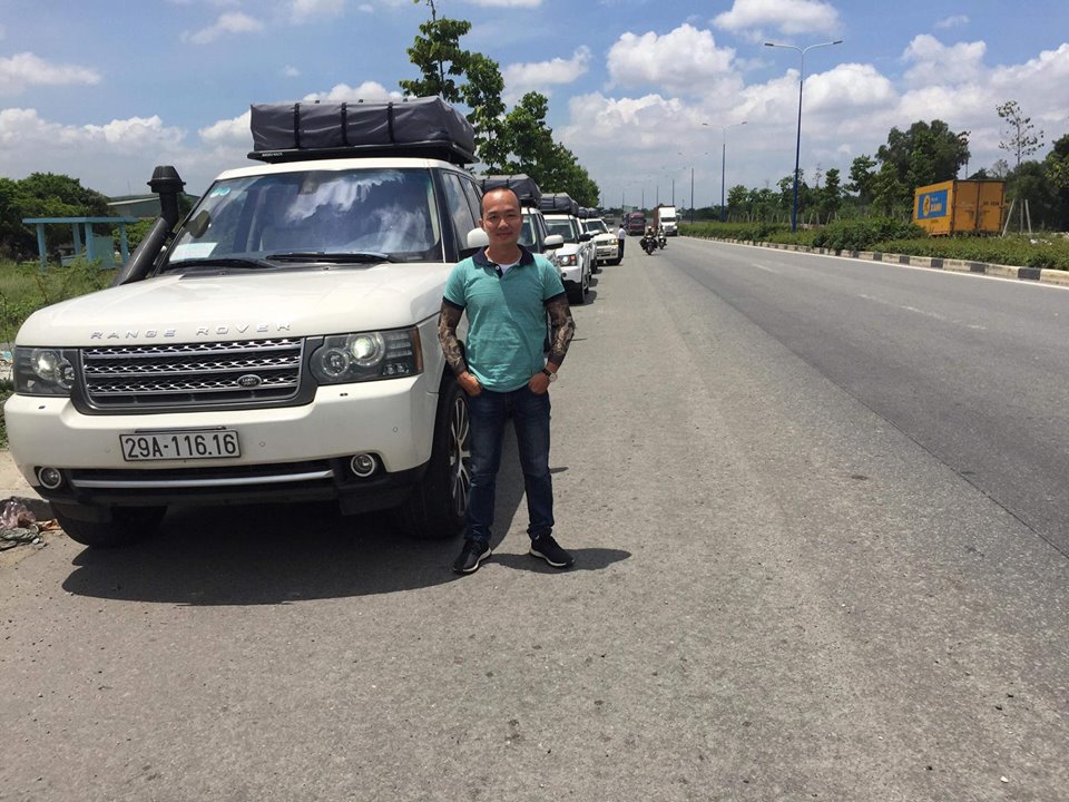 Dàn xe Range Rover đời cũ đã bắt đầu lên đường Bắc tiến Dàn xe Range Rover đời cũ đã bắt đầu lên đường Bắc tiến