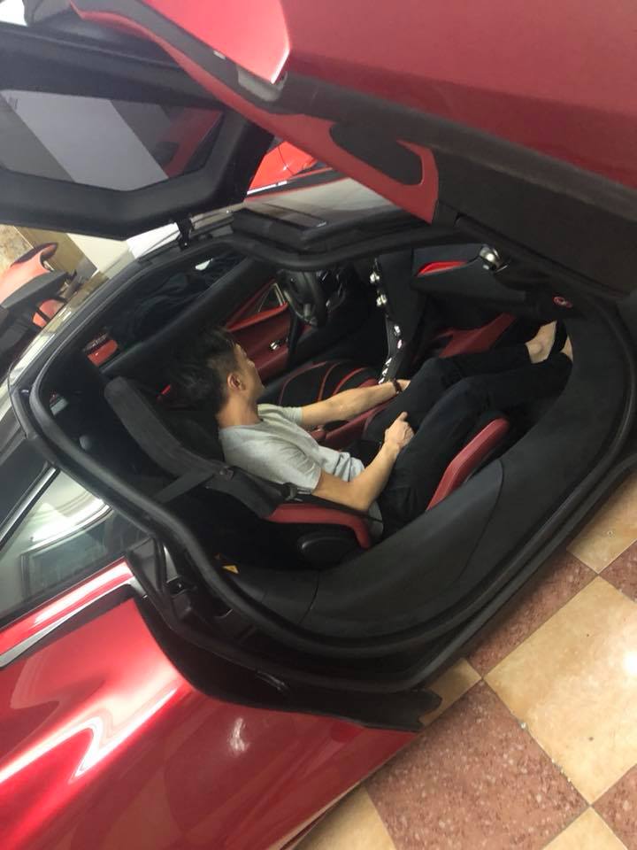 Hiện chưa rõ Cường đô la có tậu chiếc siêu xe McLaren 720S màu đỏ Memphis hay không