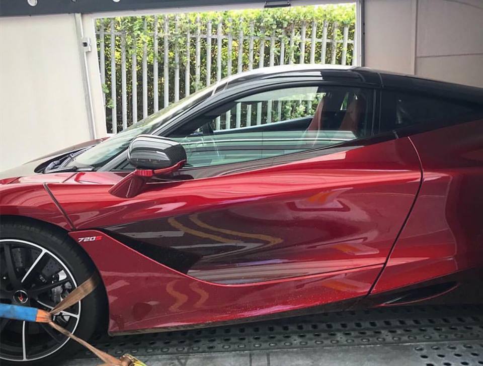 Màu sơn đỏ Memphis trên siêu xe McLaren 720S Cường đô la mới đi xem
