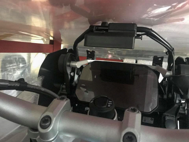 BMW R1200GS Rallye 2018 BMW R1200GS Rallye 2018 được trang bị màn hình TFT hiện đại, kính chắn gió thấp hơn phiên bản R1200GSA