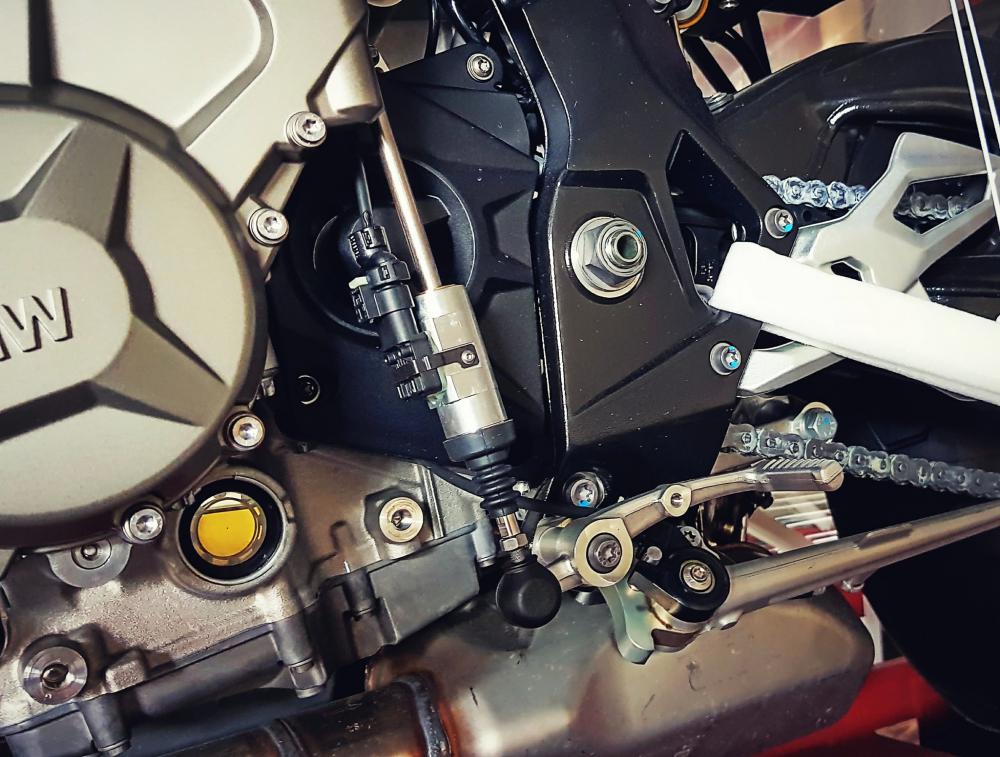 BMW S1000R HP 2018 BMW S1000R HP 2018 được trang bị hệ thống sang số nhanh BMW Pro QuickShift