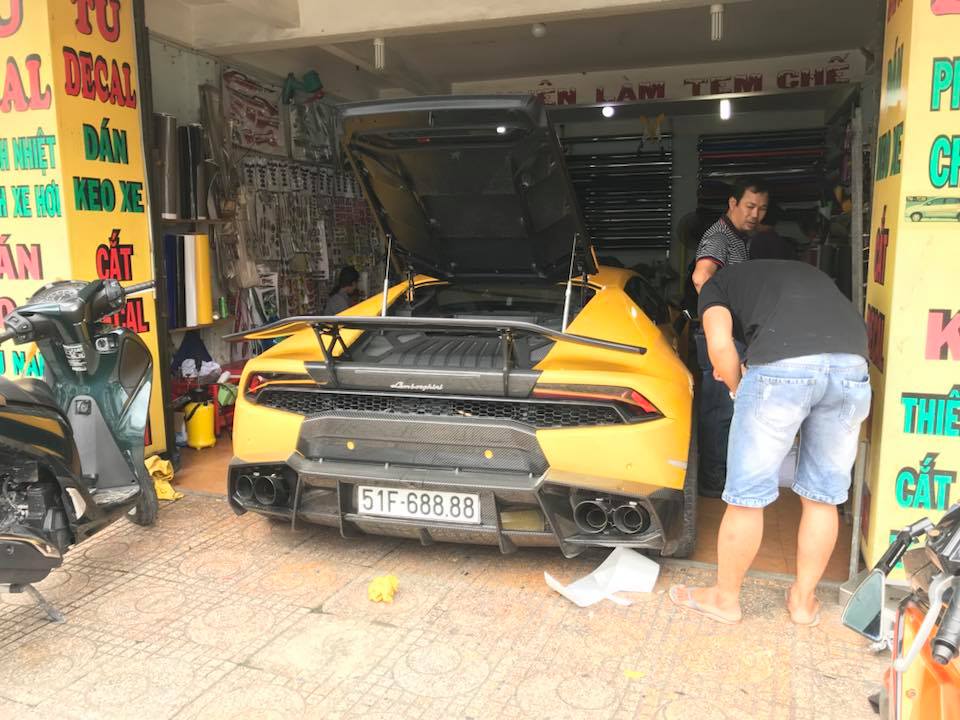 Siêu xe Lamborghini Huracan LP610-4 độ Mansory được chủ nhân cho đi làm đẹp Siêu xe Lamborghini Huracan LP610-4 độ Mansory được chủ nhân cho đi làm đẹp