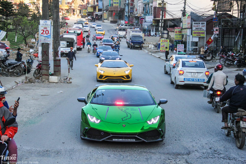 Lamborghini Huracan LP610-4 biển tứ quý 8 lúc còn bộ áo xanh lá crôm dẫn đầu đoàn siêu xe Car & Passion 2018 Lamborghini Huracan LP610-4 biển tứ quý 8 lúc còn bộ áo xanh lá crôm dẫn đầu đoàn siêu xe Car & Passion 2018
