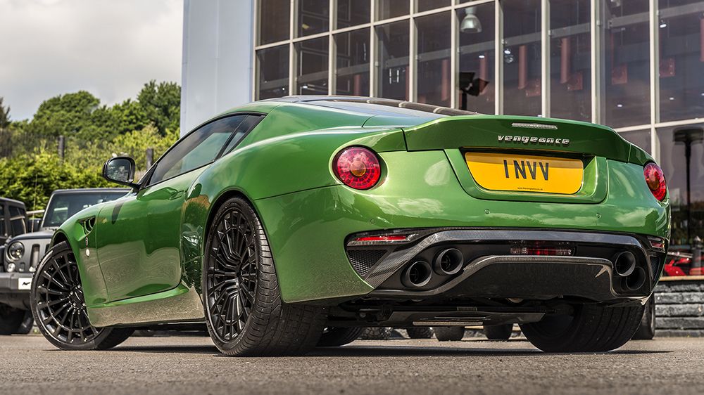 Sieu xe do Aston Martin Vengeance lay cam hung tu nguoi khong lo xanh Hulk Sieu xe do Aston Martin Vengeance lay cam hung tu nguoi khong lo xanh Hulk
