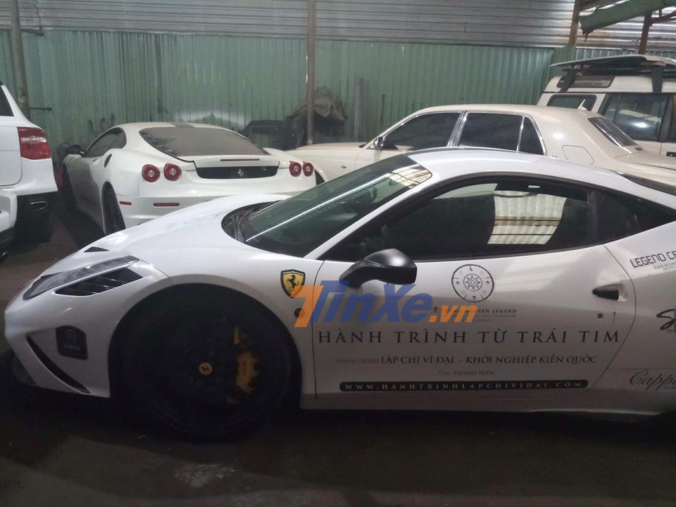 Có thời điểm, gần 20 siêu xe của Đặng Lê Nguyên Vũ cùng mang ngoại thất tông xuyệt tông màu trắng