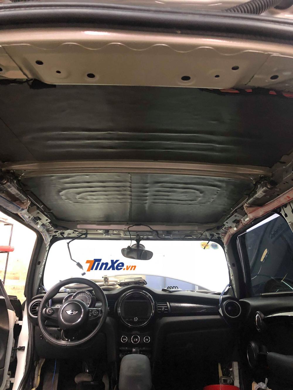 Được biết chủ nhân này bỏ ra khoảng 100 triệu Đồng để độ dàn âm thanh và cách âm cho chiếc Mini Cooper S Được biết chủ nhân này bỏ ra khoảng 100 triệu Đồng để độ dàn âm thanh và cách âm cho chiếc Mini Cooper S