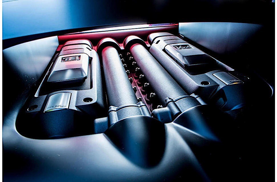 Hãng siêu xe Pháp trang bị cho Bugatti Veyron Super Sport khối động cơ W16, dung tích 8.0 lít, sản sinh công suất tối đa 1.200 mã lực và mô-men xoắn cực đại 1.500 Nm